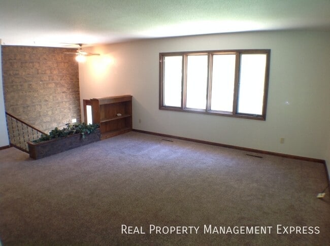 605 N Williams Ave, Sioux Falls, SD 57104 - photo 2