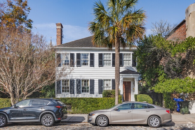 French Quarter in Charleston has stunning colonial style homes on cobblestone streets.