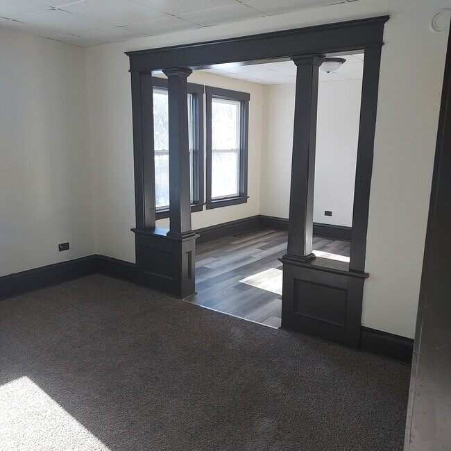 520 N Horsman St unit Upper, Rockford, IL 61101 - photo 6