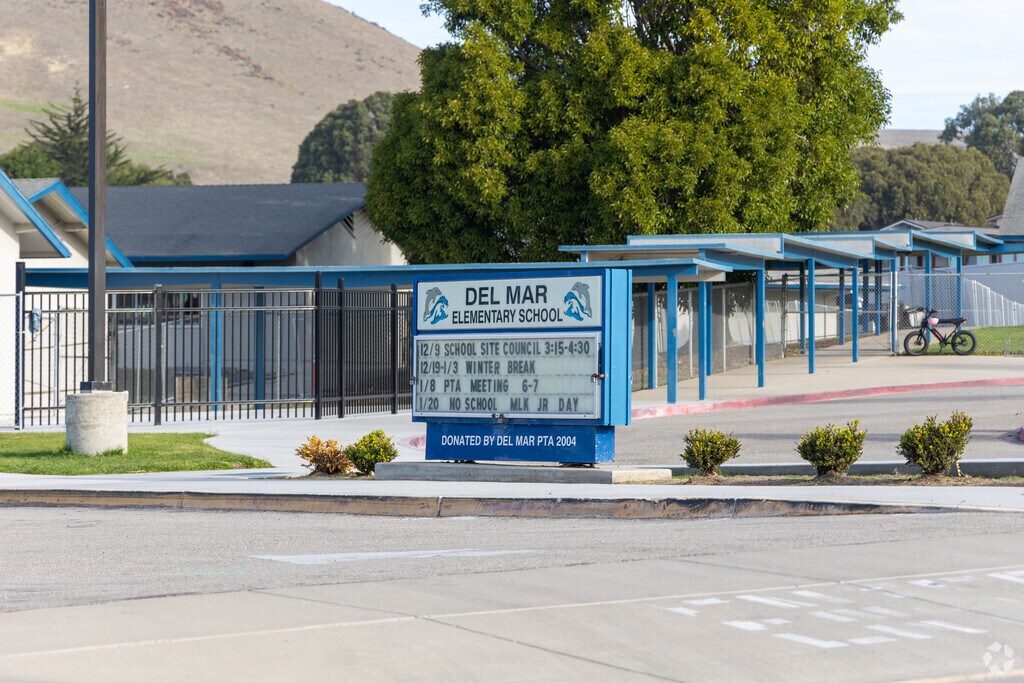 Del Mar Elementary School.