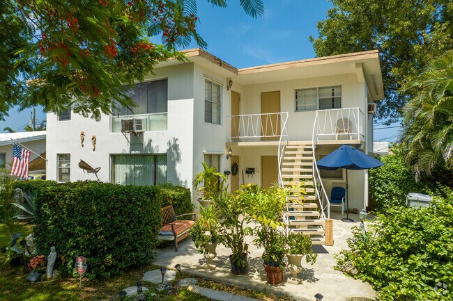 Affordable duplex homes are common in the Harbor Village neighborhood of Pompano Beach, FL.