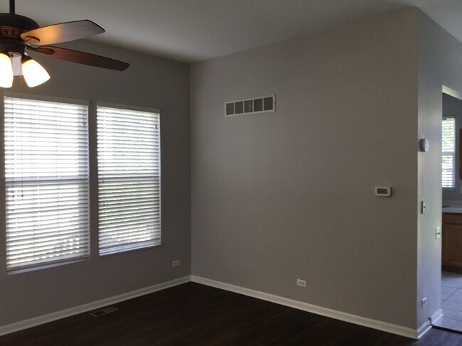 2364 Chesapeake Bay, Elgin, IL 60123 - photo 4