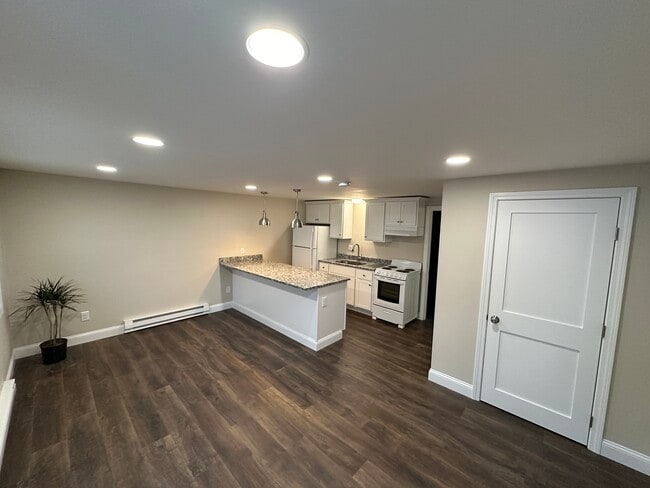 61 River Rd unit 3, Stratham, NH 03885 - photo 4