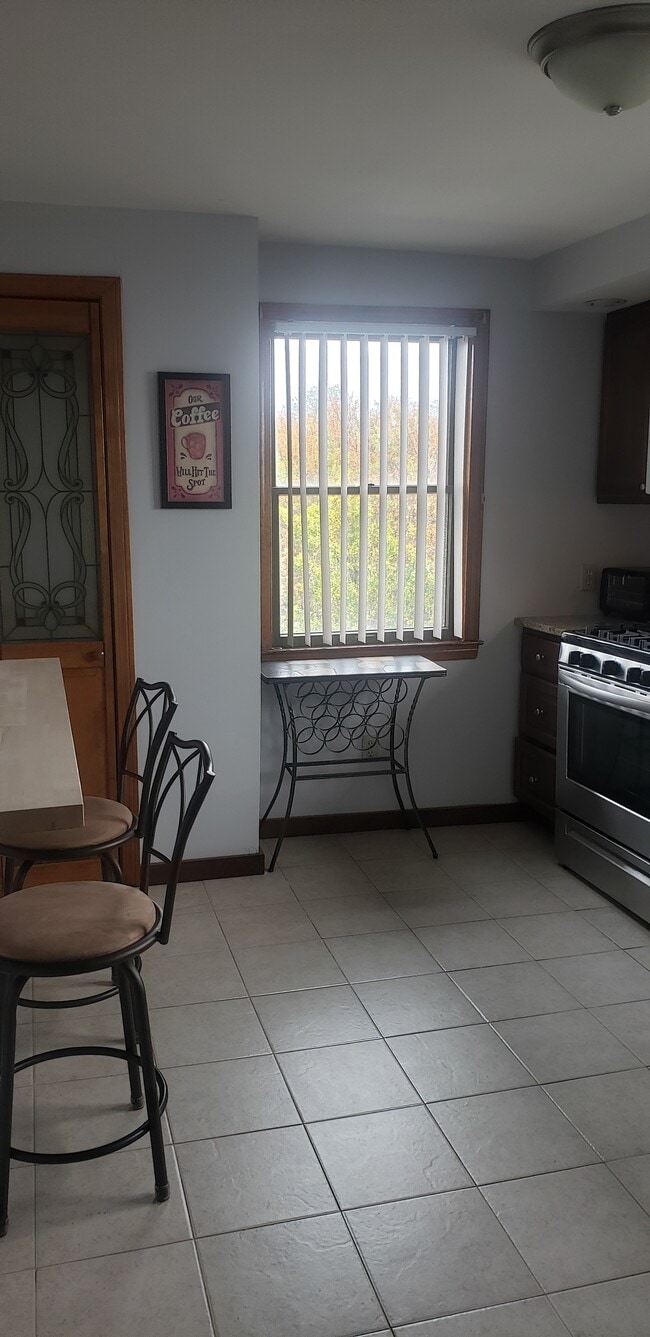 19 Crest Ave unit West Haven / West Sh, West Haven, CT 06516 - photo 4