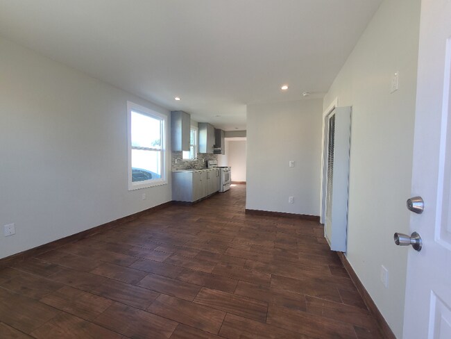 1413 E 53rd St unit 14, Los Angeles, CA 90011 - photo 7