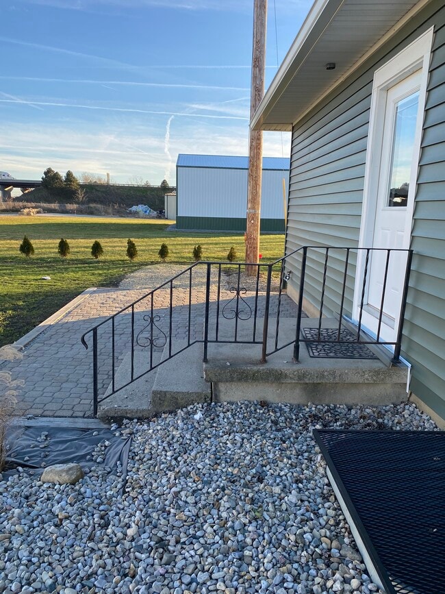 105 Wapak St unit Suite 1, Wapakoneta, OH 45895 - photo 3