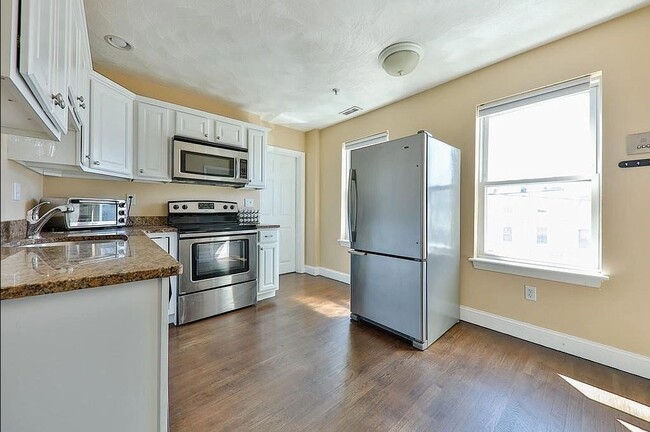 12 Mount Pleasant St unit 1, Somerville, MA 02145 - photo 3