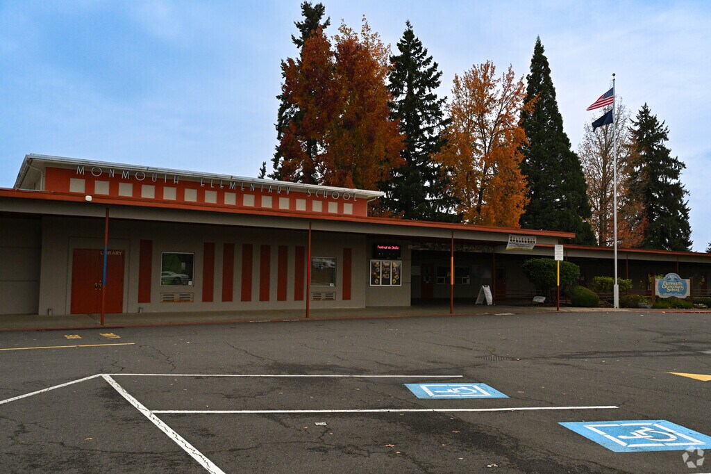 Monmouth Elementary School provides education for the little residents in 
Monmouth.