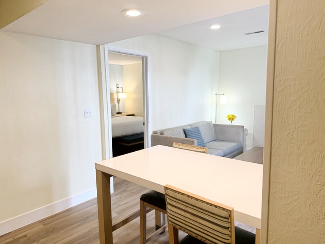 11689 Chester Rd unit Senior 1812, Cincinnati, OH 45246 - photo 6