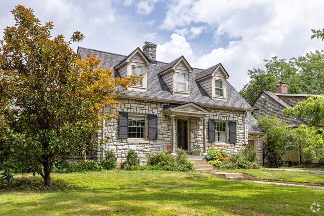 The median home in Chevy Chase was constructed in 1940.