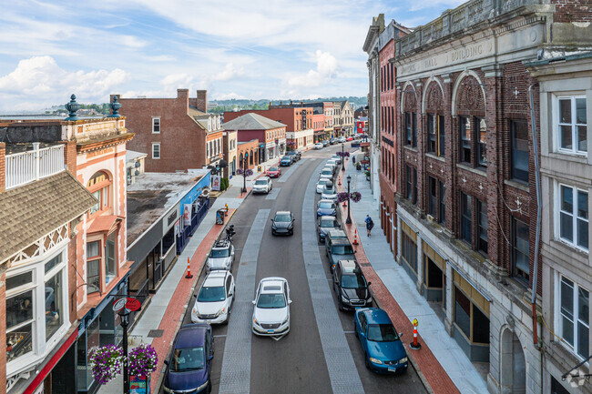 Downtown New London is always bustling with new shops and is just a few minute walk from Coit.