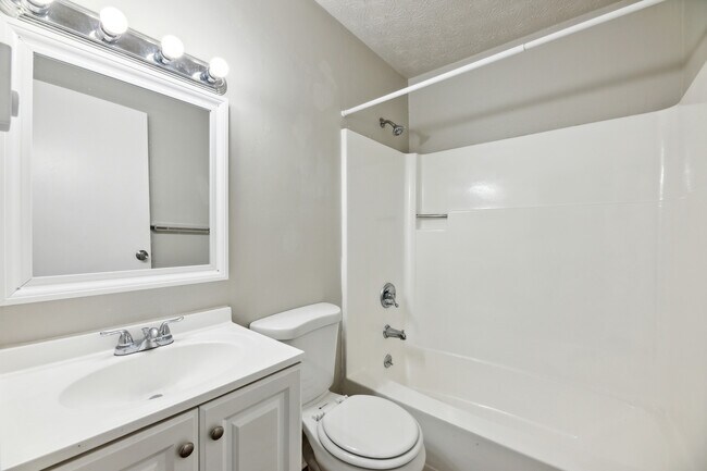 The Woods of Wyoming, Cincinnati, OH 45214 - photo 5