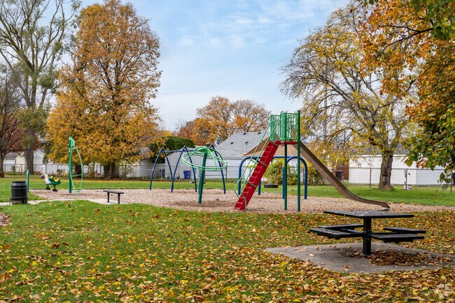 Bring your children to expel some energy at Edmore Marbud Park in Mohican Regent.