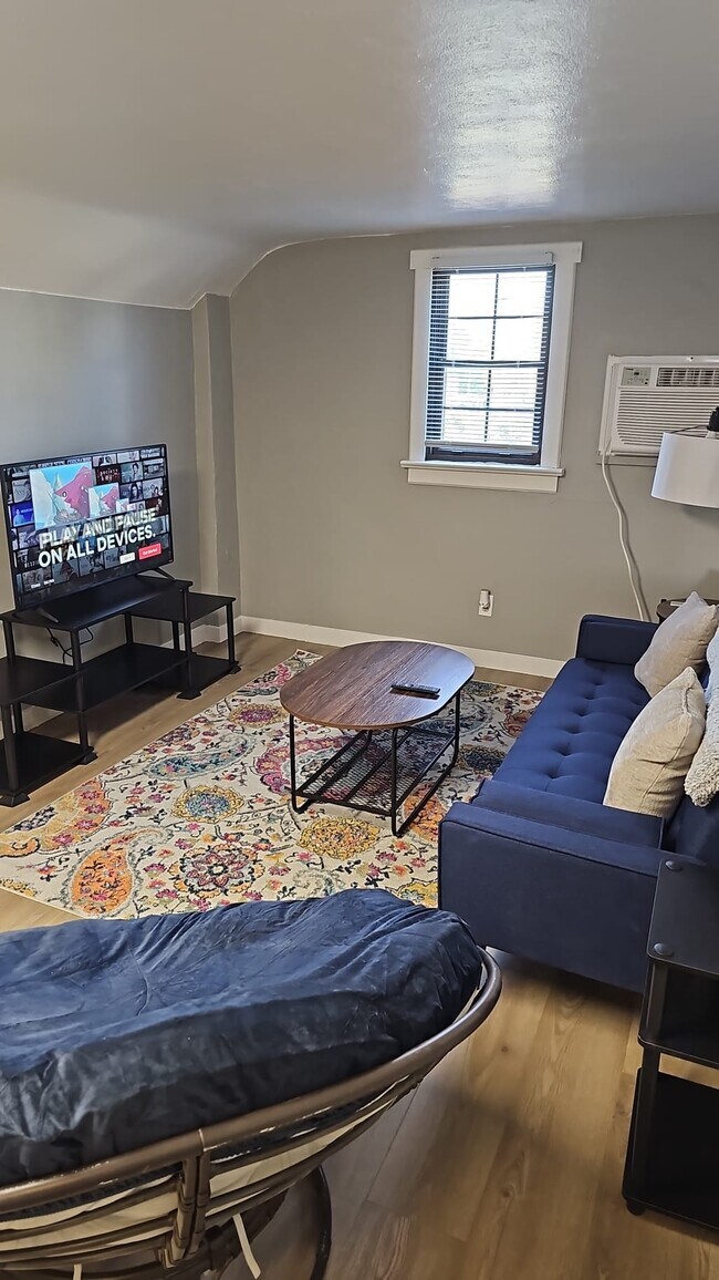 1136 Wilmington Ave unit 2 Main Floor, Dayton, OH 45420 - photo 2