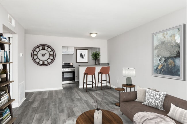 Village Court Apartmemts, Columbus, OH 43229 - photo 2