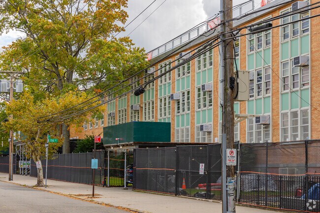 JHS 194 William Carr is located in Queens, NY.