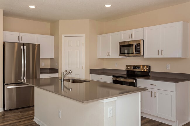 5516 Taverna Loop, Winter Haven, FL 33884 - photo 2