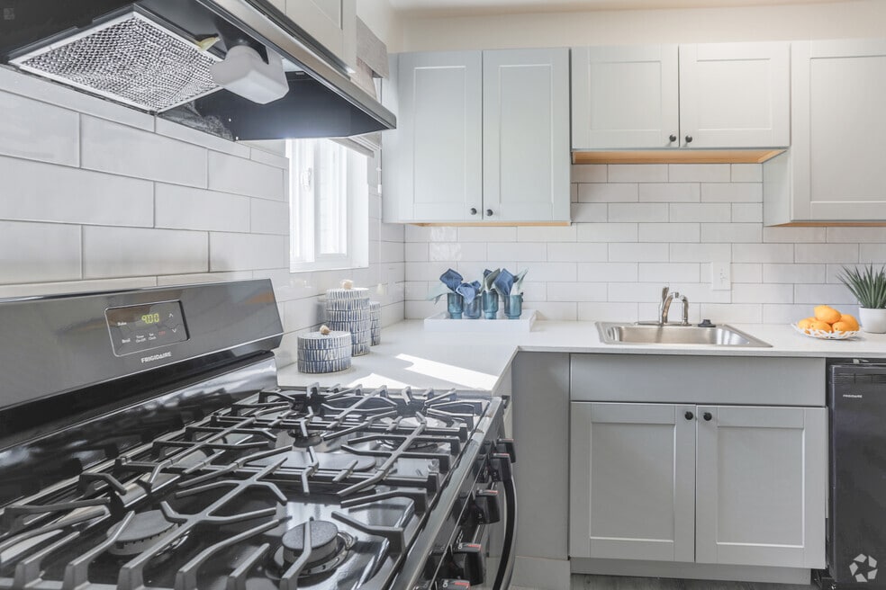 Hampton Apartments, Virginia Beach, VA 23462 - photo 1