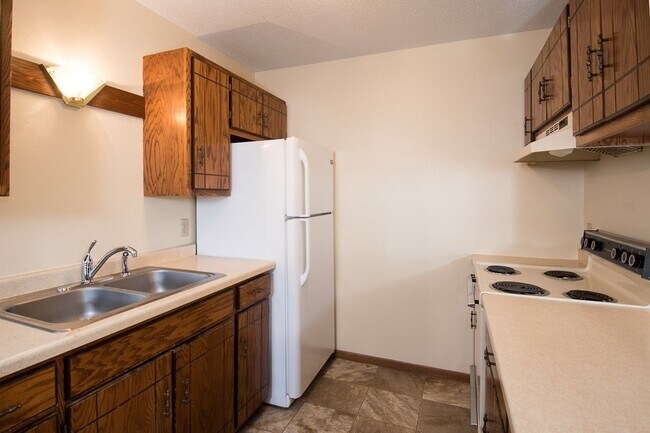 Ambercrest Apartments, Fox Run Apartments, Saint Cloud, MN 56301 - photo 3