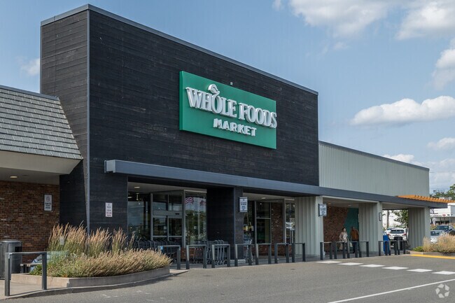 Discover wholesome goodness at Whole Foods in West Springfield.