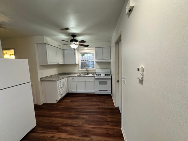 223-223 S Rosemary Ave unit 221 - VACANT, Lansing, MI 48917 - photo 6