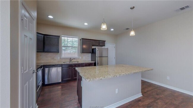 203 Sterling St, College Station, TX 77840 - photo 5