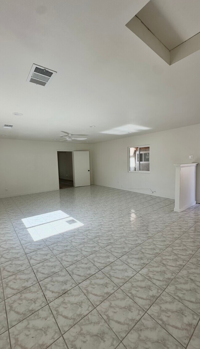 2721 W Olive Ave unit A, Fullerton, CA 92833 - photo 3