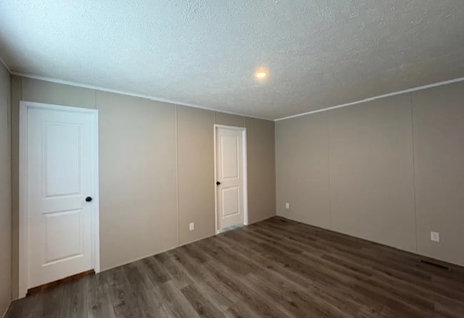 423 Dubois Dr, Howell, MI 48843 - photo 6