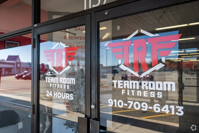 Team Room Fitness is a popular gym in Pine Forest.