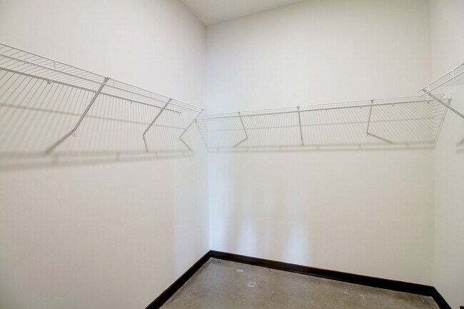 Thirty Seven West Farnam, Omaha, NE 68131 - photo 6