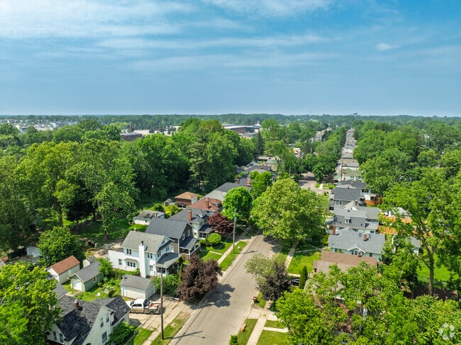 The Foster neighborhood is a well-maintained area of Lansing.