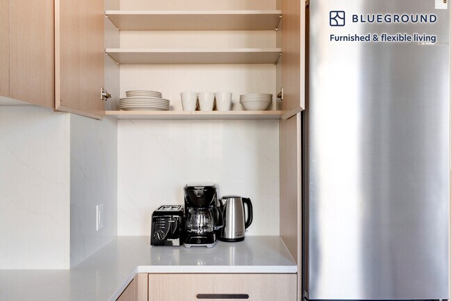 478 Kent Ave unit FL5-ID2129, Williamsburg,south , NY 11249 - photo 6