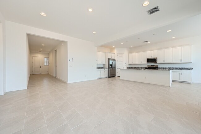 16933 W Bronco Tr, Surprise, AZ 85387 - photo 4