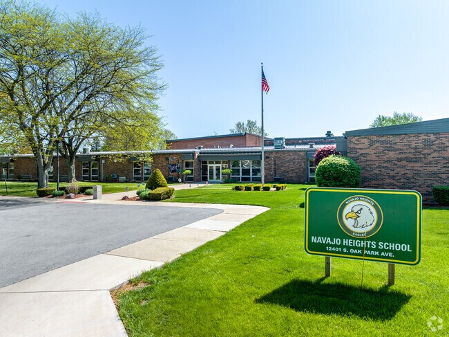 Residents of Downtown Palos Heights send their children to Navajo School.
