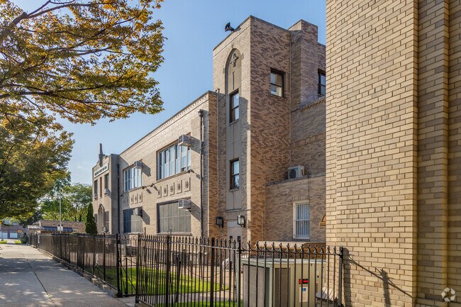 North Queens Community HS is ranked 976th within New York.