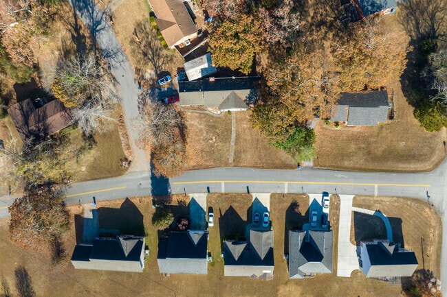 There is a variation on the size and shape of lots in Murray Hills.