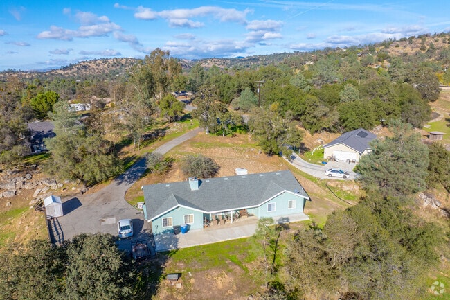 Large plots of land make for long driveways in Yosemite Lakes.