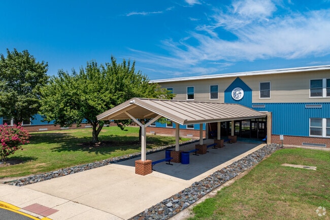 W.T. Chipman Middle School has a student teacher ratio of 17 to 1.