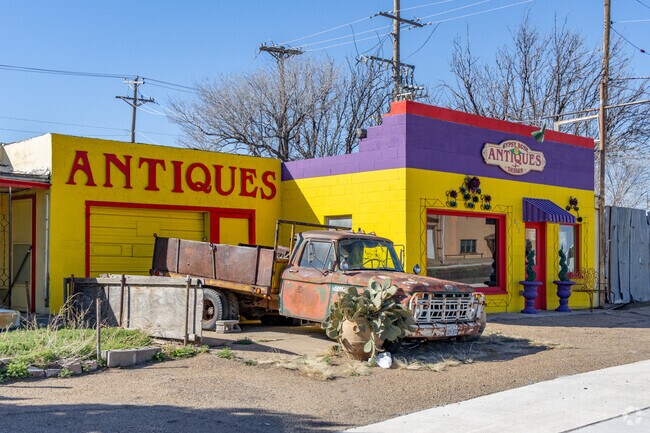 Gypsy Rose Boutiques is the place to go in Borger for second hand treasures.