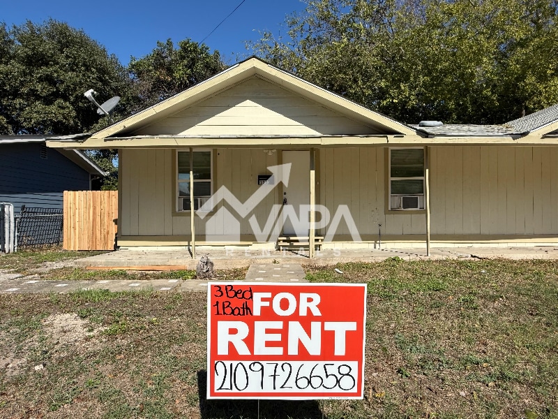 135 E Burcham Ave, San Antonio, TX 78214 - photo 1