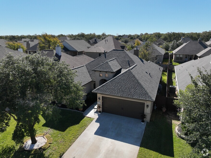 4232 Rocky Rhodes Dr, College Station, TX 77845 - photo 2
