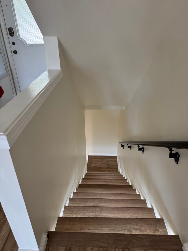 328 N Allen St, Madison, WI 53726 - photo 5