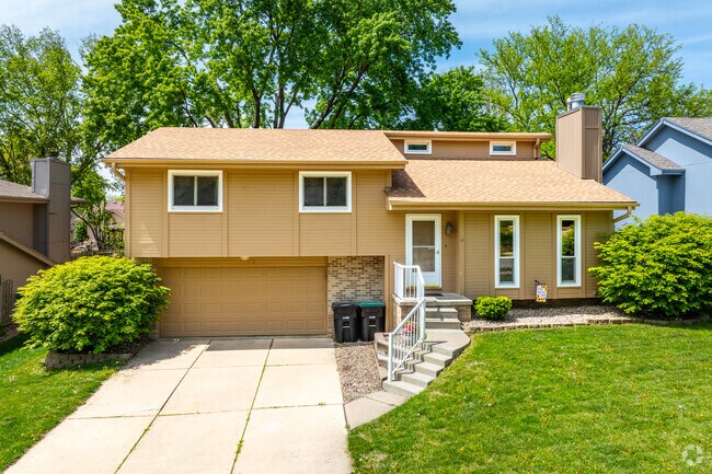 You can find Modent Mulit-level homes in Pheasant Run.