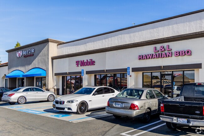 Hunter Ranch is conveniently located to dozens of retail stores.