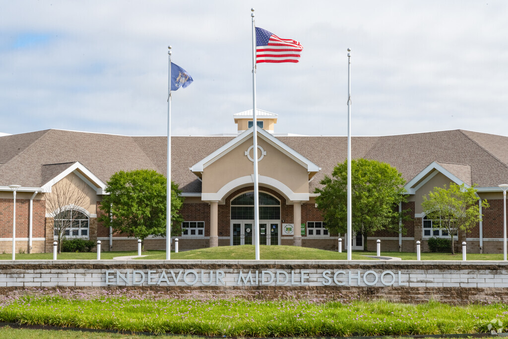 Endeavour Elementary and Middle School main building in Macomb County.