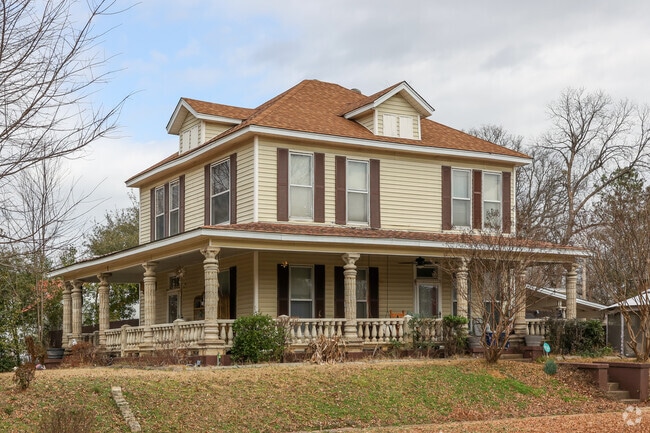 Texarkana has some stunning homes with large yards for the family to play in together.