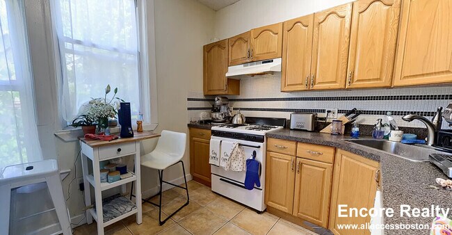 125 Brook St unit 2, Brookline, MA 02445 - photo 4