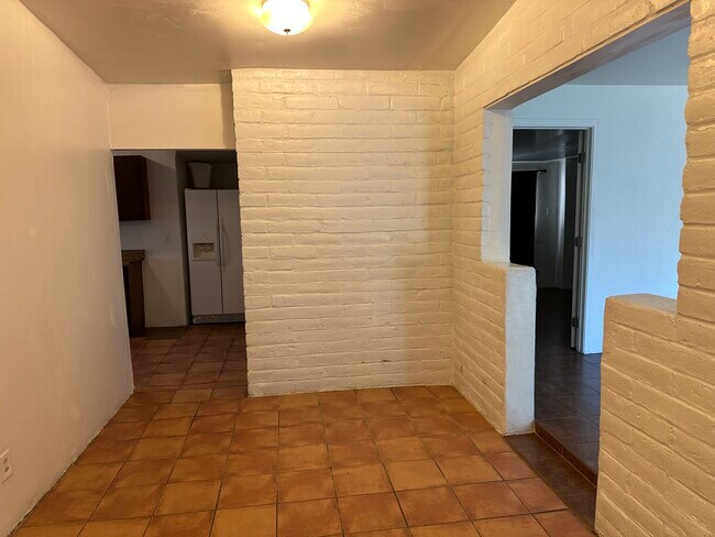 651 N Goodman St unit apartment 2, Nogales, AZ 85621 - photo 4