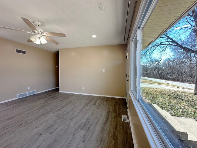 1119 N Atherton Rd, Independence, MO 64056 - photo 7