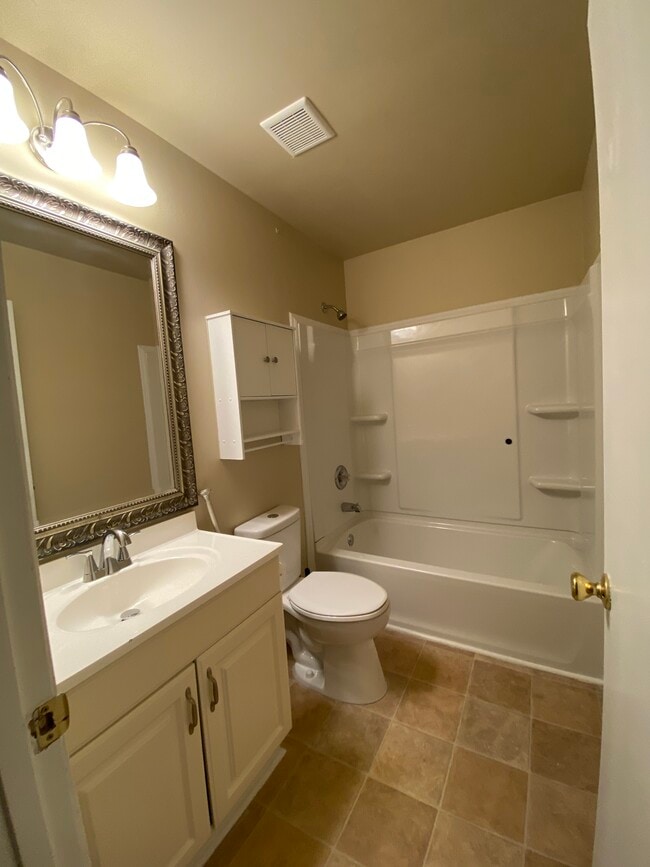 215 Navaho Trail unit B, Columbia, TN 38401 - photo 7